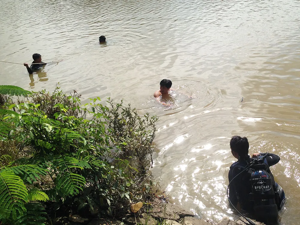 Tiếp tục tìm kiếm bé gái dưới sông Giồng Ông Tố ảnh 2